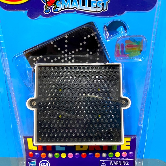 LITE BRITE NWT WORLDS SMALLEST ACTUALLY WORKS 15 PICTURES GLOW IN THE DARK PEGS - Picture 3 of 10